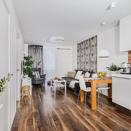 Grzybowska P&O Serviced Apartments ワルシャワ エクステリア 写真